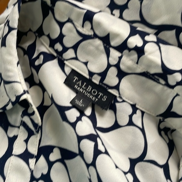 Talbots button down blouse . With hearts and signature buttons L - Picture 5 of 7